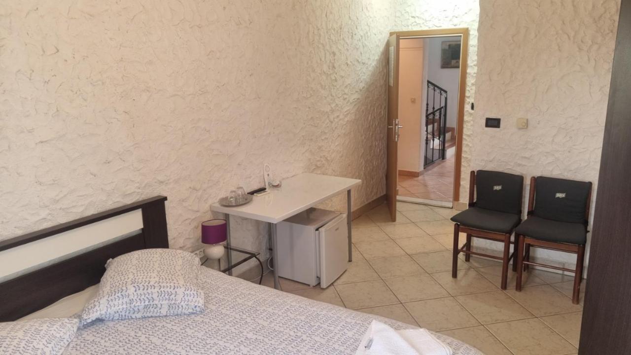 B&B Feral Ровінь Екстер'єр фото